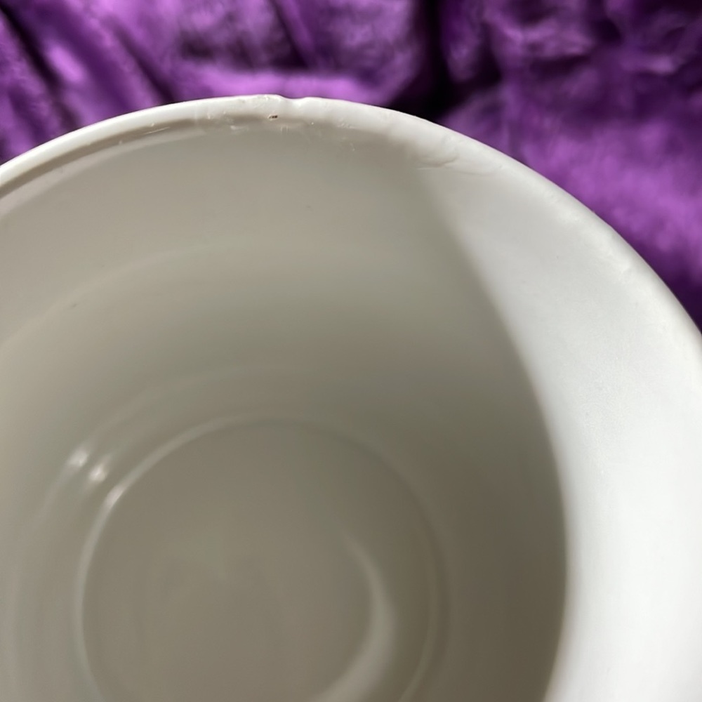 Magical Santa mug with small chip on rim - Picture 6 of 10